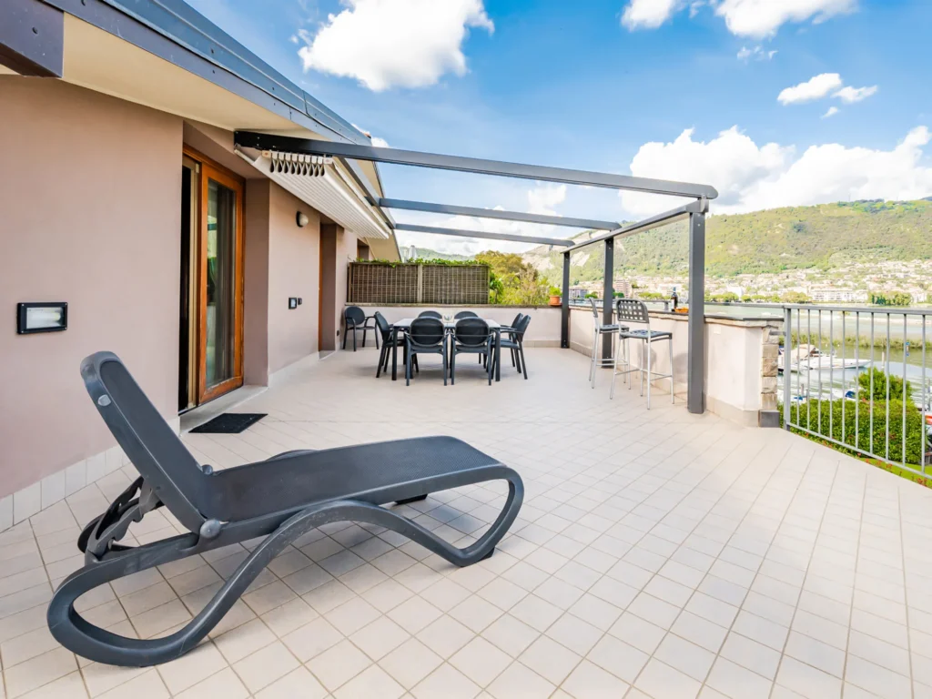 Apartment with a panoramic terrace on Lake Iseo