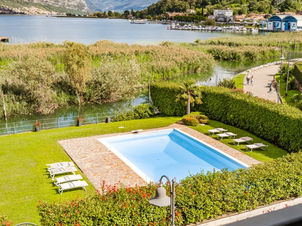 Apartment with a panoramic terrace on Lake Iseo