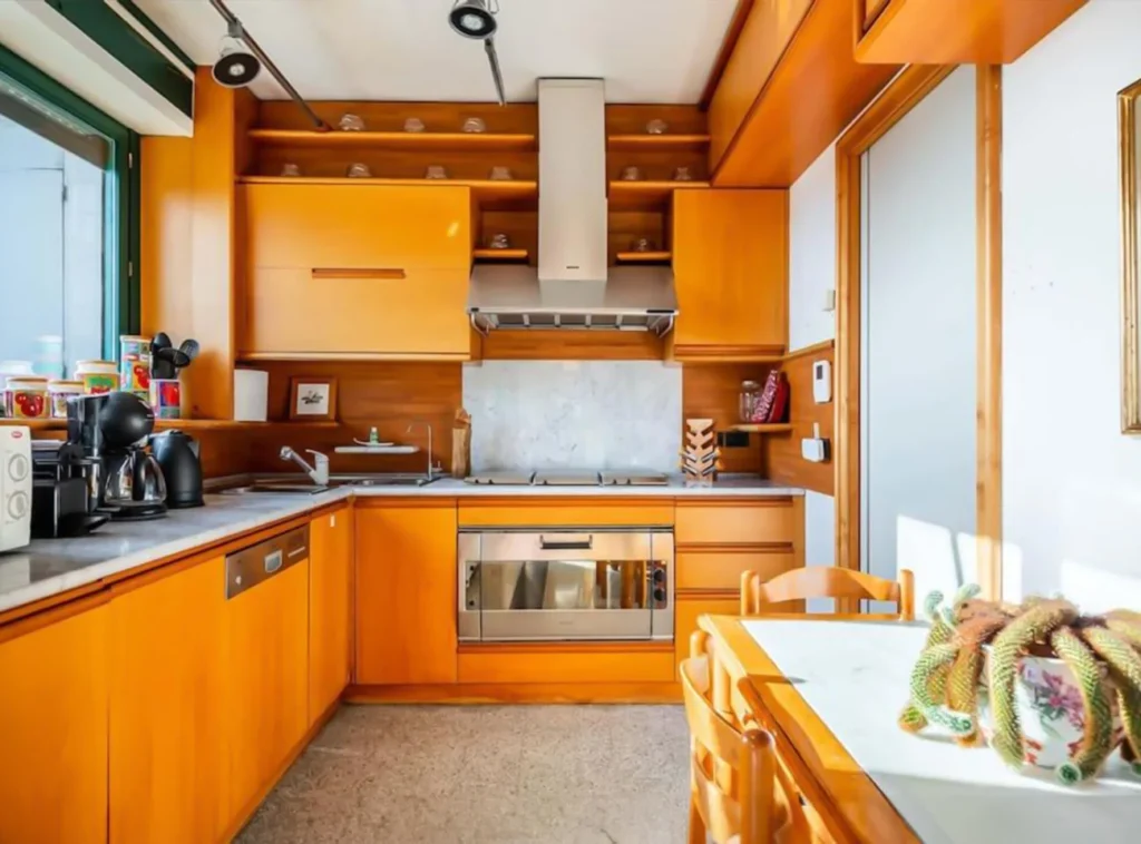 Luxury Penthouse with Sauna, Terrace, Garage & Study