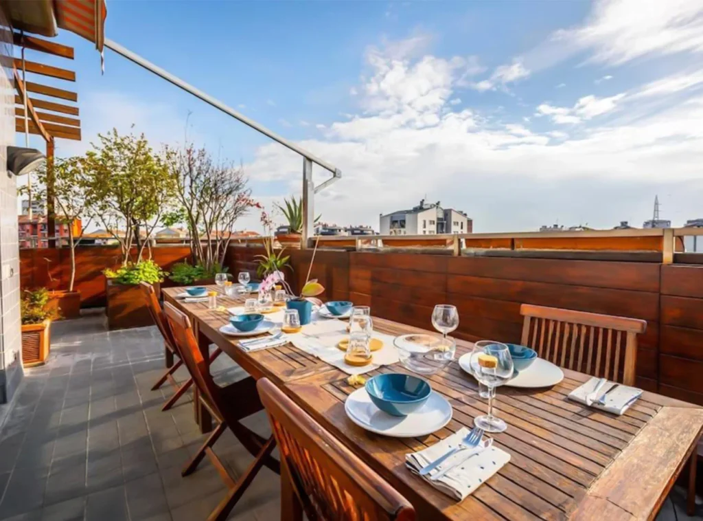 Luxury Penthouse with Sauna, Terrace, Garage & Study