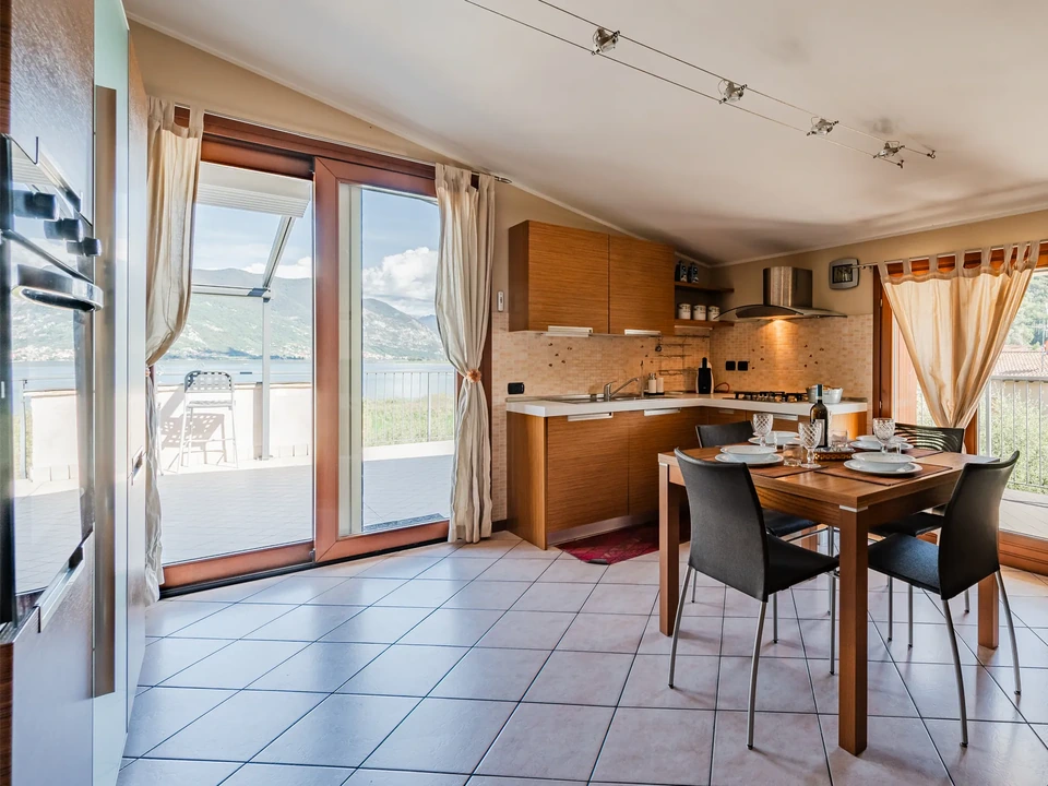 Appartamento con Terrazza Panoramica sul Lago d&rsquo;Iseo