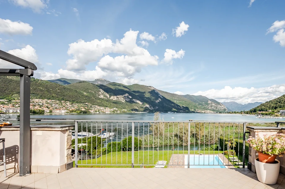 Appartamento con Terrazza Panoramica sul Lago d&rsquo;Iseo