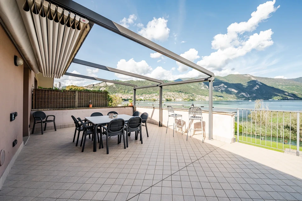 Appartamento con Terrazza Panoramica sul Lago d&rsquo;Iseo