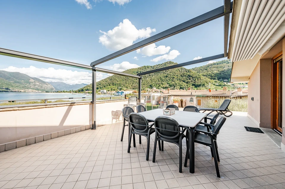 Appartamento con Terrazza Panoramica sul Lago d&rsquo;Iseo