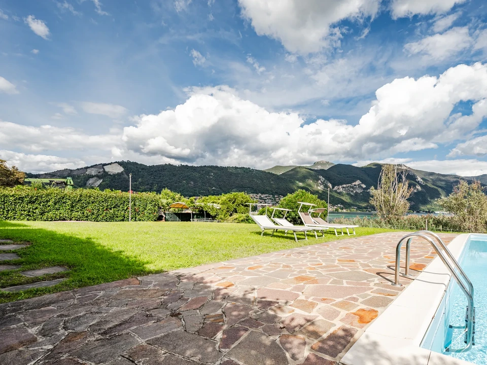 Appartamento con Terrazza Panoramica sul Lago d&rsquo;Iseo