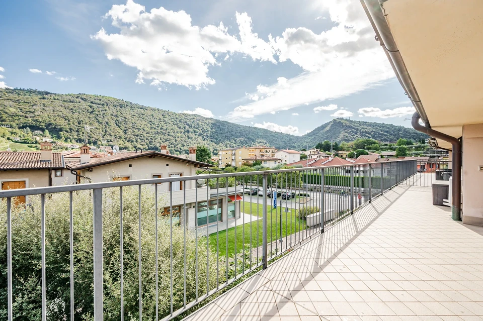 Appartamento con Terrazza Panoramica sul Lago d&rsquo;Iseo